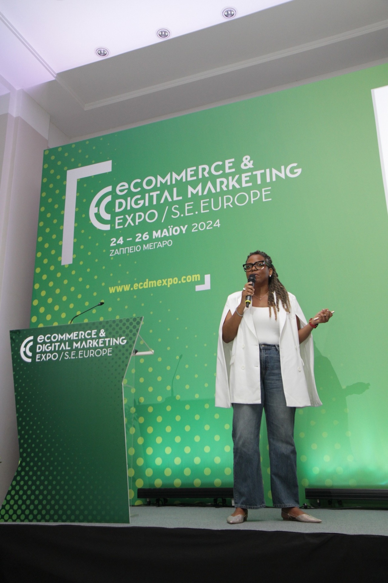 Resa Gooding speaking on stage at the eCommerce & Digital Marketing Expo